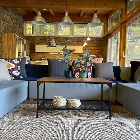 International House מלון *