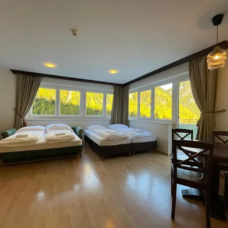 International House מלון זולדן