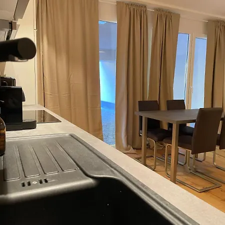 International House Апартаменти *