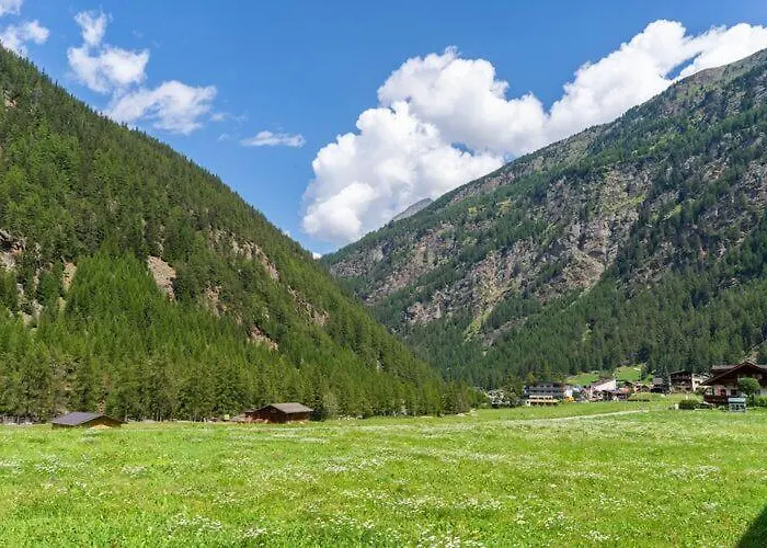 International House Hotel *