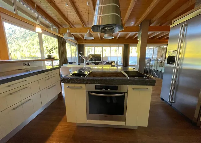 International House Hotel *