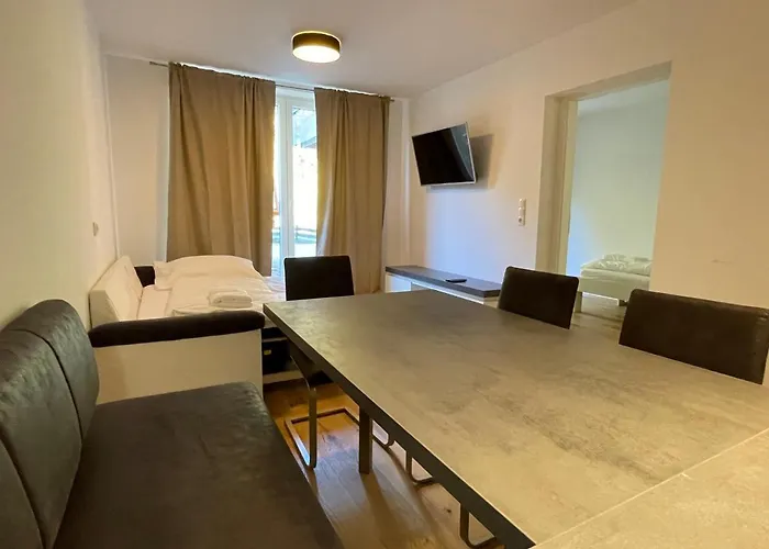 International House Hotel *